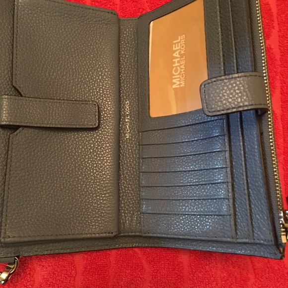 Michael Kors Double ZIP wallet - Picture 3 of 4